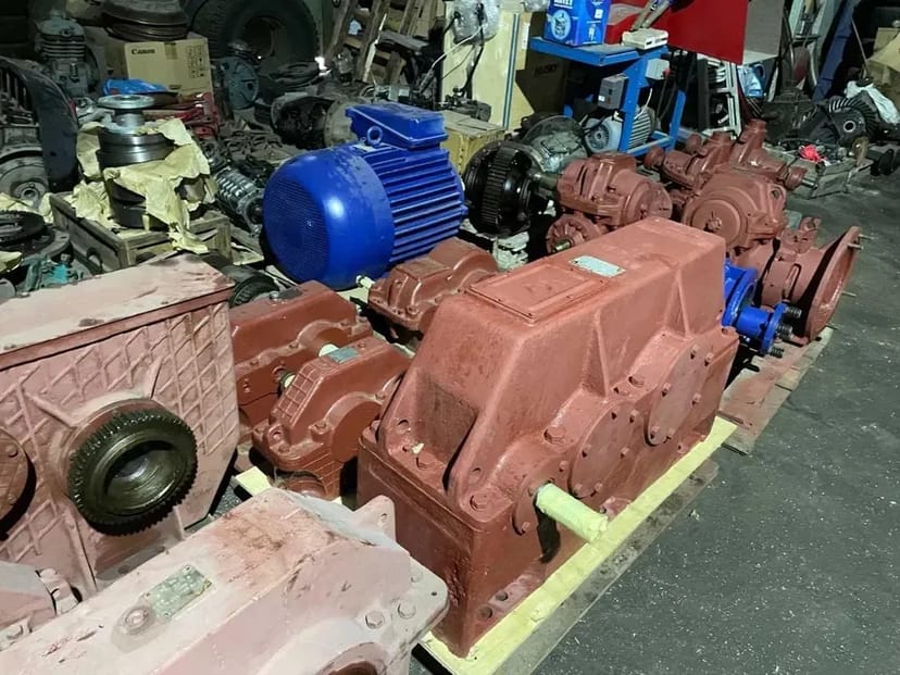 Цікавить електродвигуни редуктори тельфери лебедки електромотори насоси