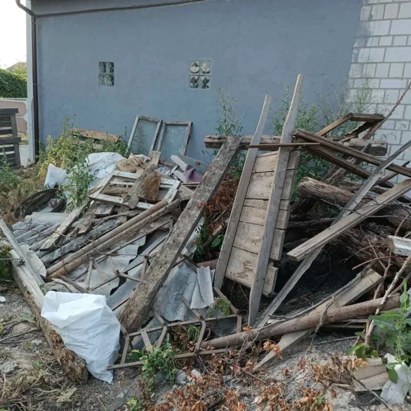 Вивезення старих меблів, гілок та будівельного сміття – швидко та недорого!
