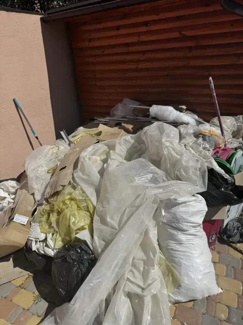 Вивезення старих меблів, гілок та будівельного сміття – швидко та недорого!