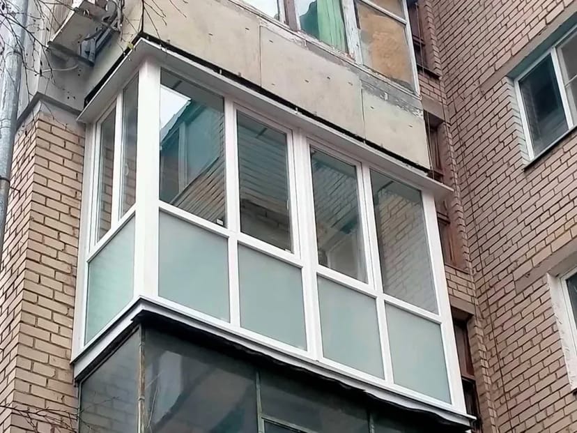 Французький балкон - надійно, економія на обшивці. Балкон під ключ.