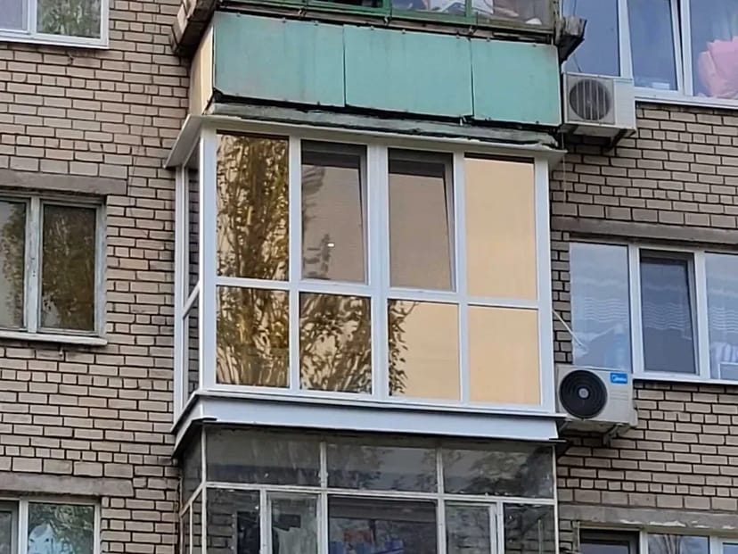 Французький балкон - надійно, економія на обшивці. Балкон під ключ.