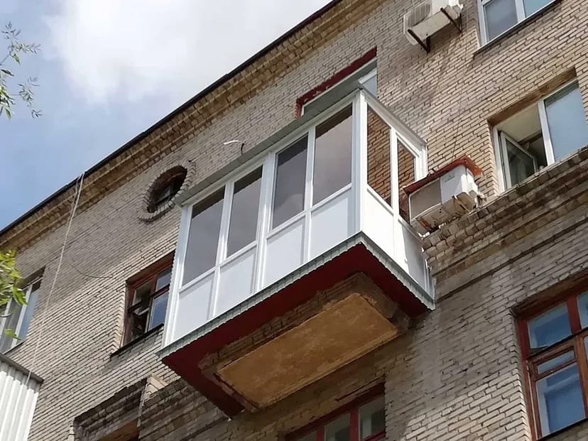 Французький балкон - надійно, економія на обшивці. Балкон під ключ.