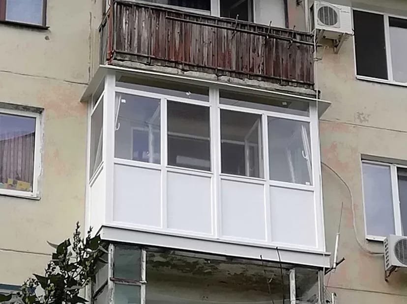 Французький балкон - надійно, економія на обшивці. Балкон під ключ.