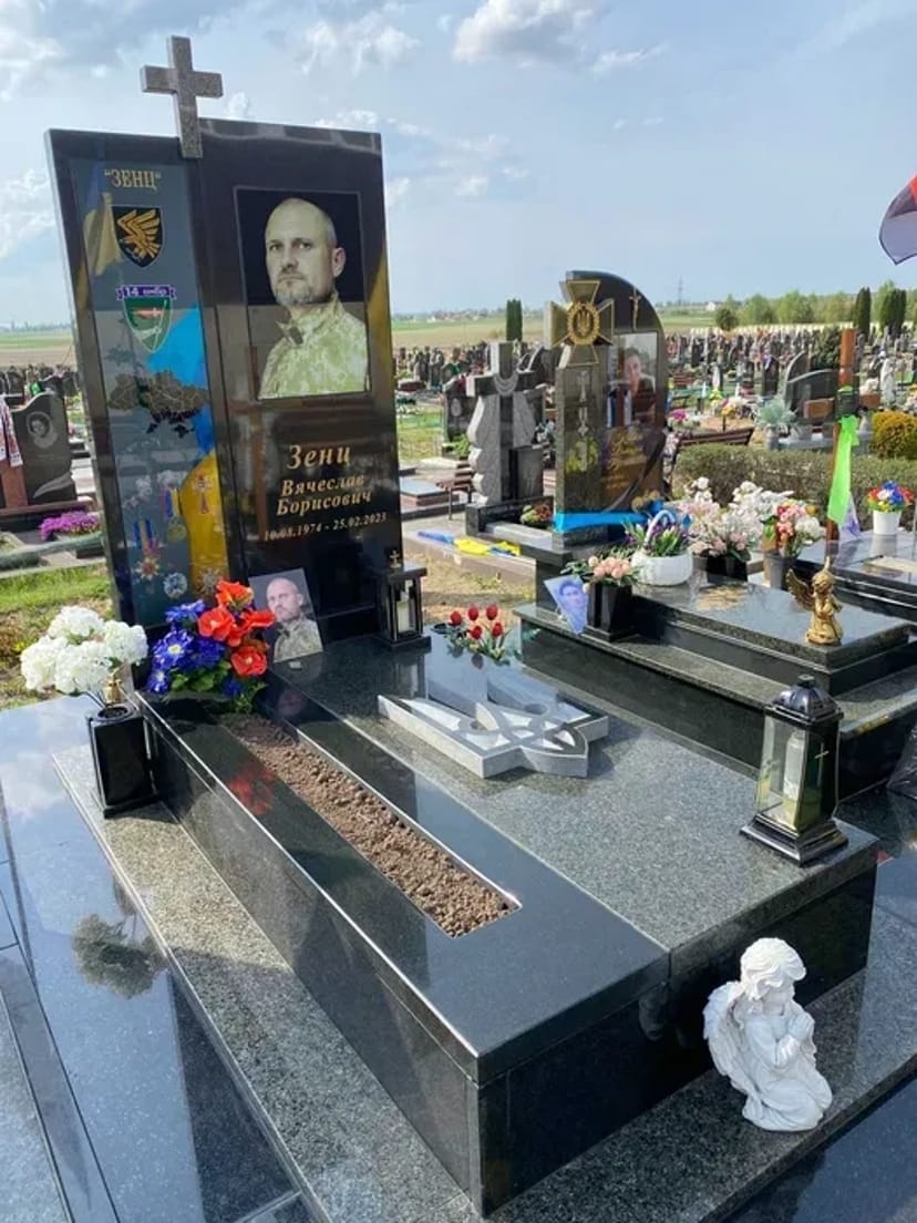 Одинарні, подвійні, європейські, військові пам'ятники