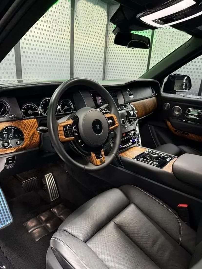 408 vip авто Rolls-Royce Cullinan без водія з водієм