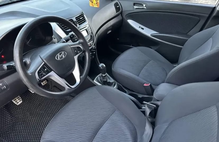 Автомобіль Хюндай Accent під таксі