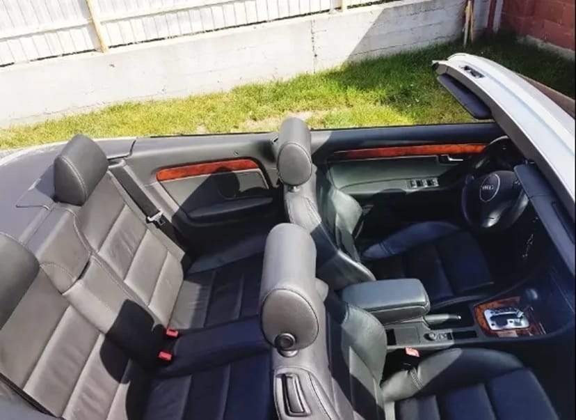 223 Кабріолета Audi A4 чорний на весілля