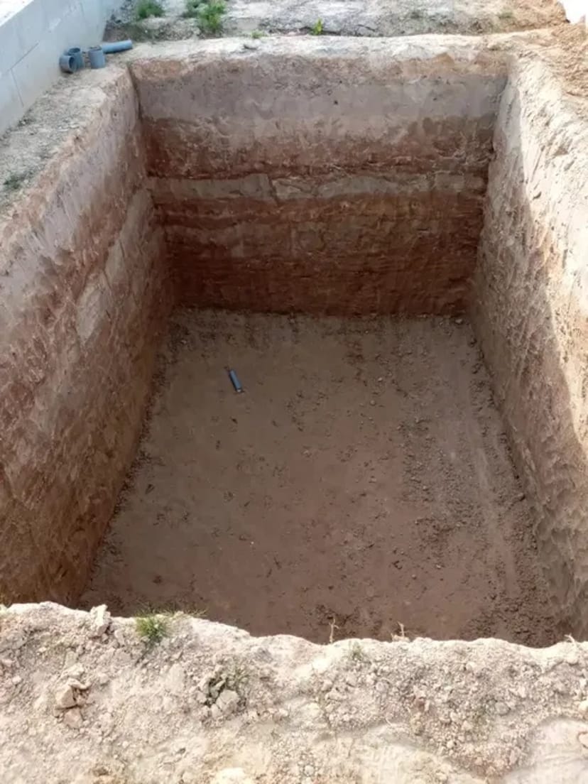 Ручне копання ям, басейнів, траншеї, фундаментів та земляні роботи