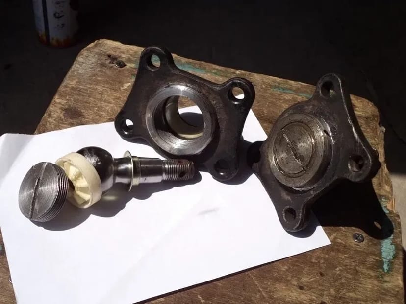 Професійна реставрація шарових опор, рульових наконечників та важелів на СТО