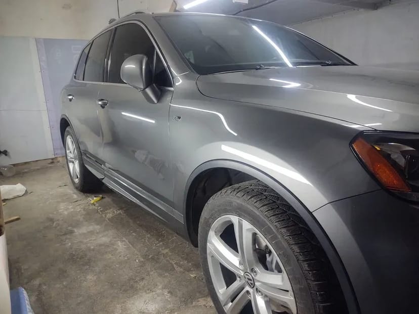 Полірування автомобіля, вирівнювання вмятин без фарбування