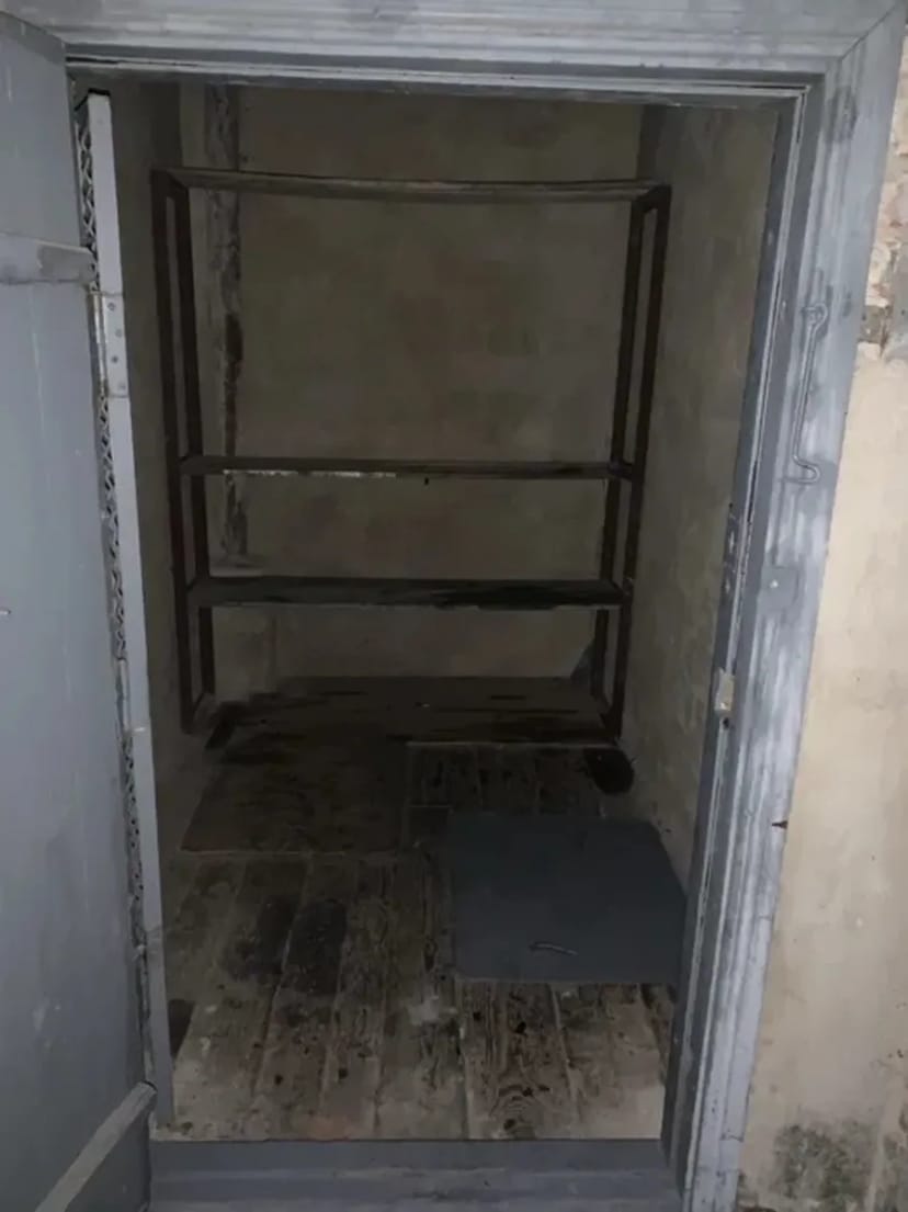 Гараж-склад для зберігання мотоцикла або речей