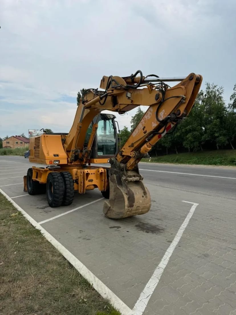 Повноповоротний екскаватор Case WX145 для виконання демонтажних робіт