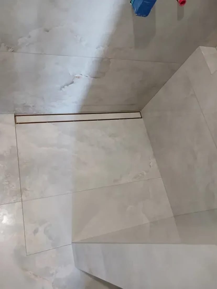 Плиточник. Укладання плитки. Великий формат