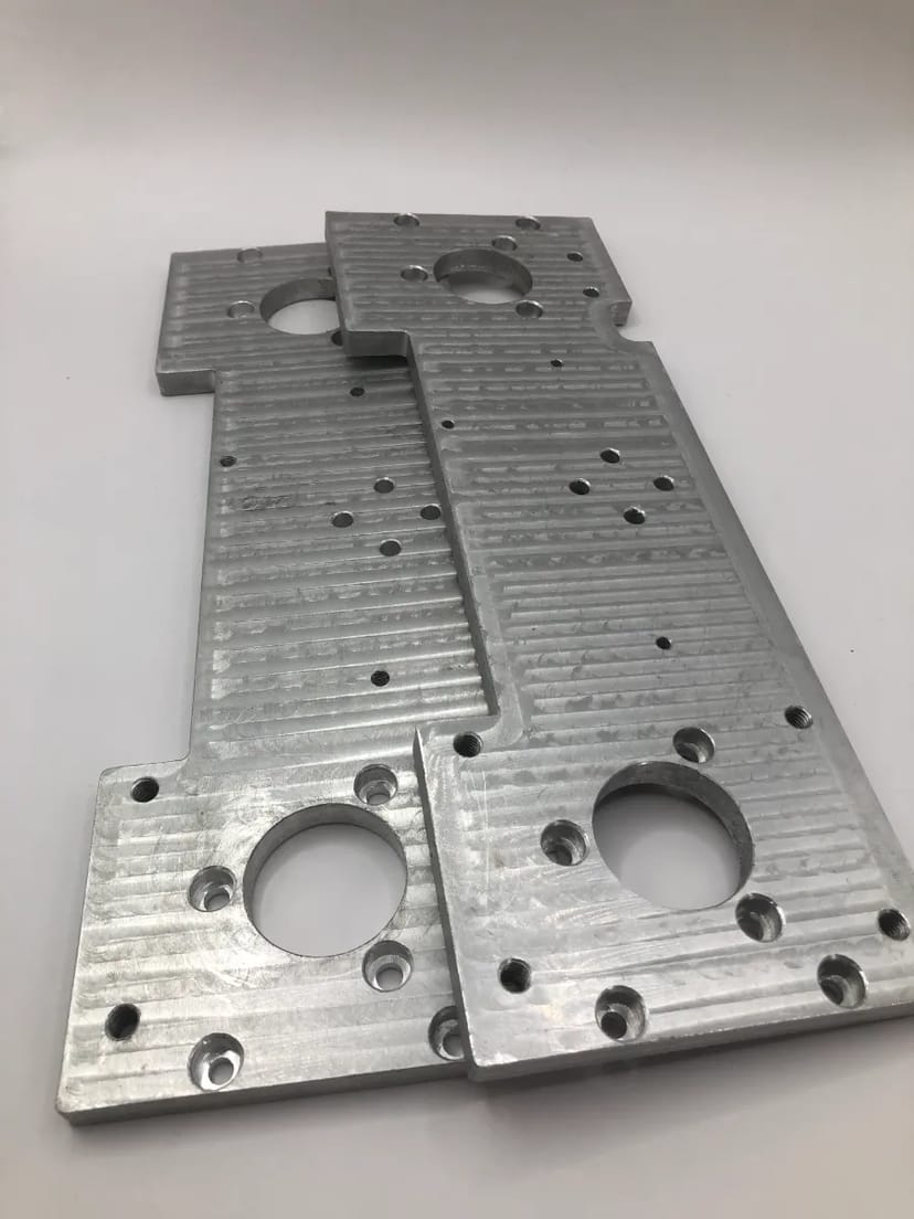 Фрезерування на ЧПК верстатах. Порізка дерева, пластику, алюмінію.