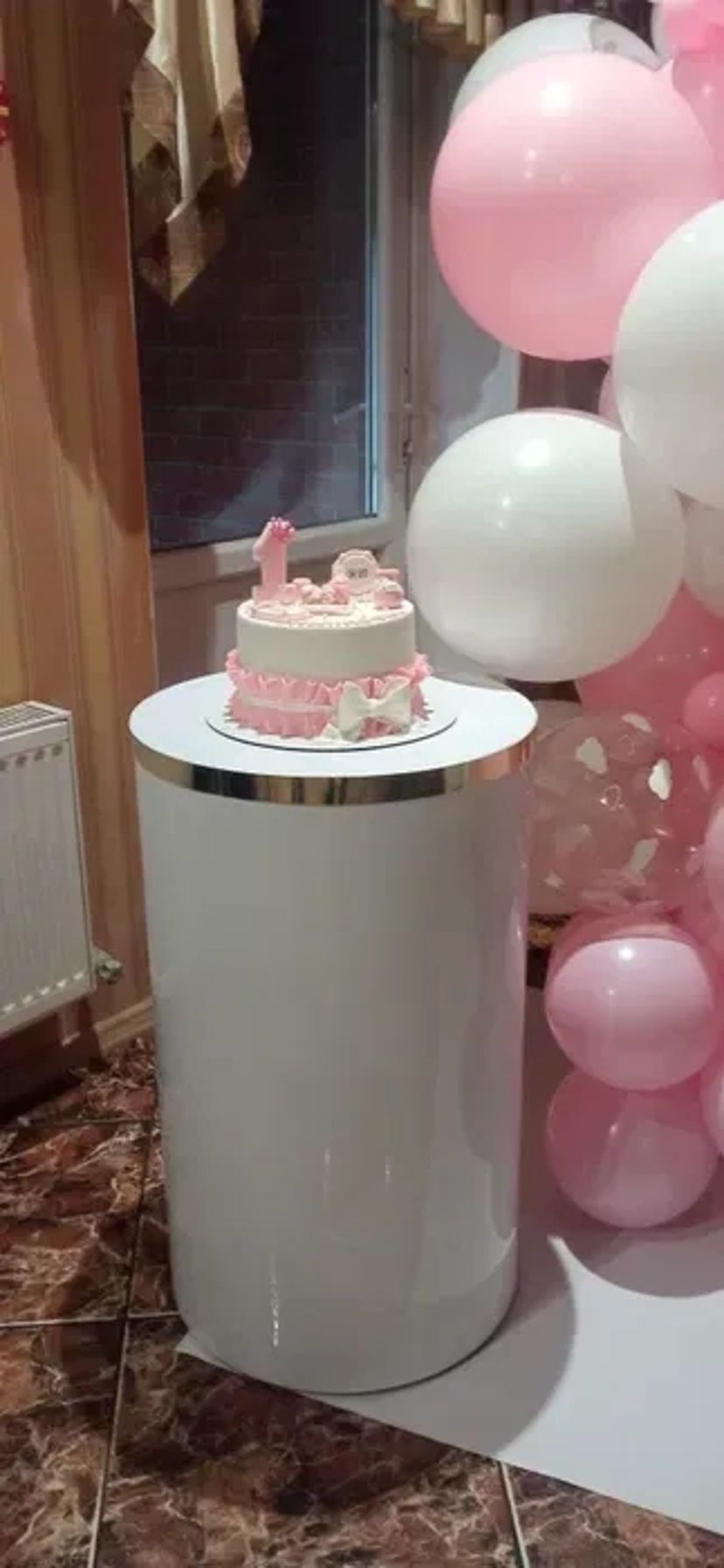 Стіл тубус на колесах на свята