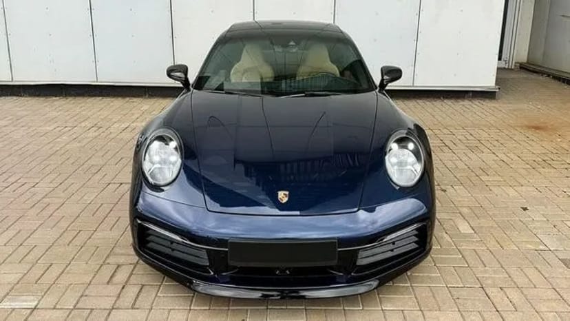 263 Cпорткар Porsche 911 Carrera S без водія