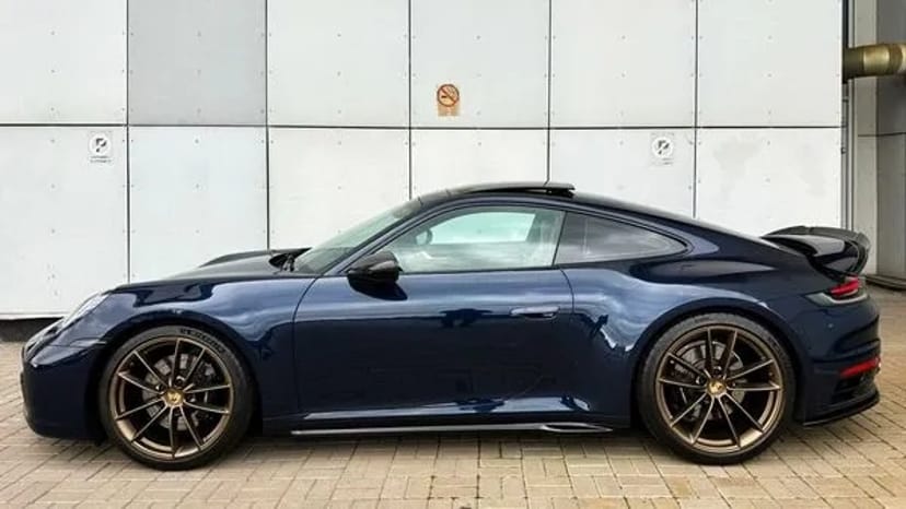 263 Cпорткар Porsche 911 Carrera S без водія