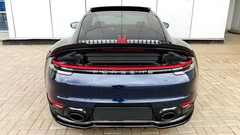 263 Cпорткар Porsche 911 Carrera S без водія