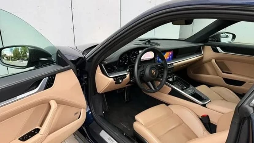 263 Cпорткар Porsche 911 Carrera S без водія