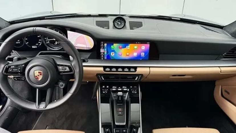 263 Cпорткар Porsche 911 Carrera S без водія