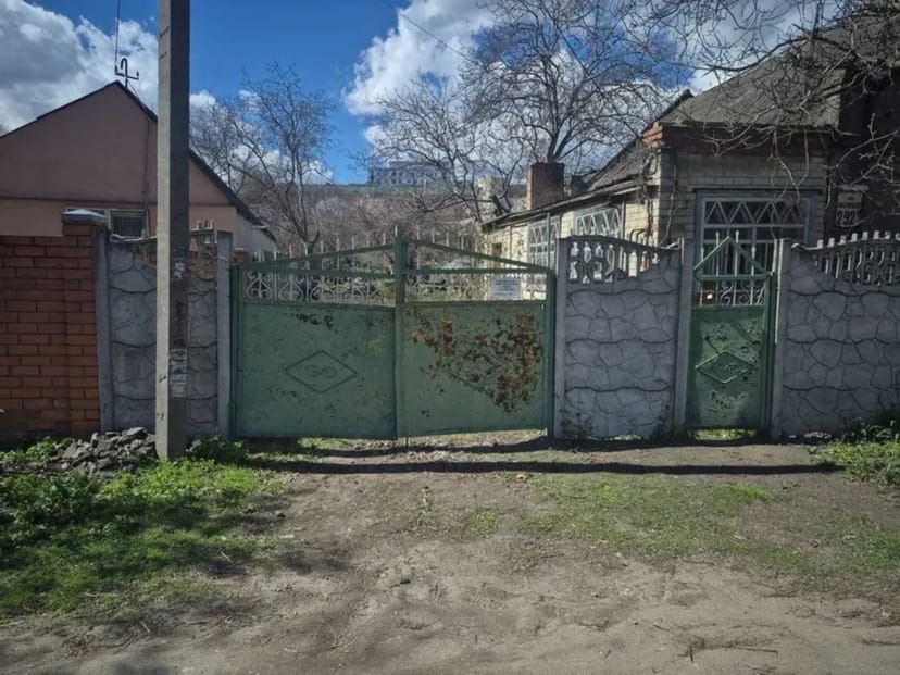 Парковочне місце у дворі на 5 Перемозі.