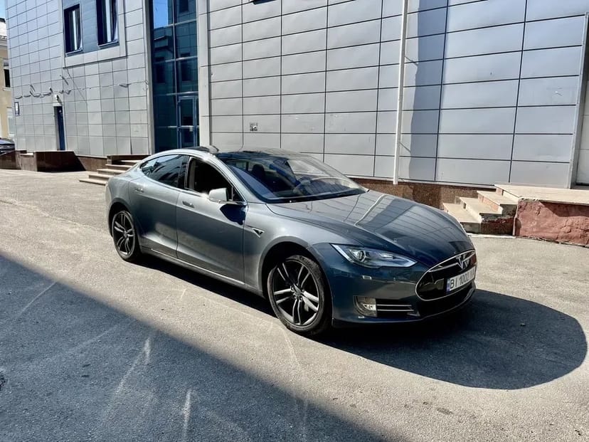 Авто на весілля Tesla model S