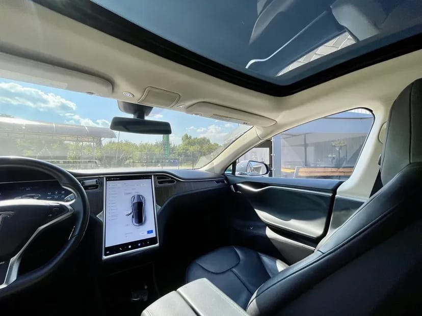 Авто на весілля Tesla model S