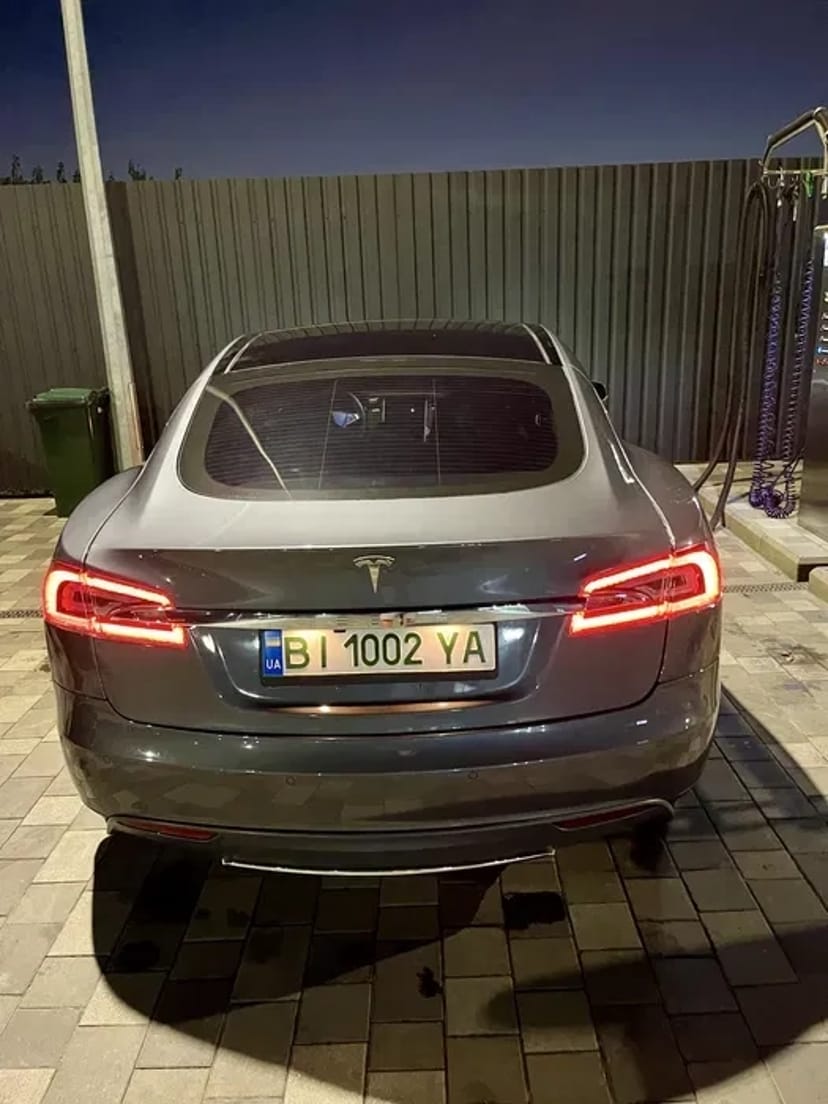 Авто на весілля Tesla model S