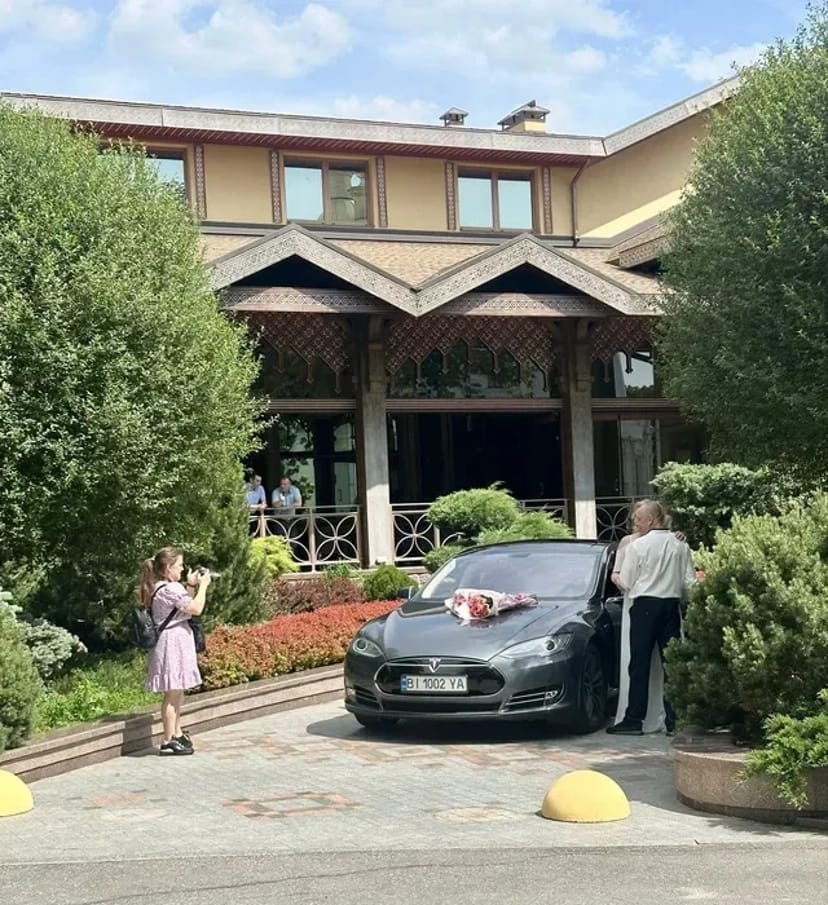 Авто на весілля Tesla model S