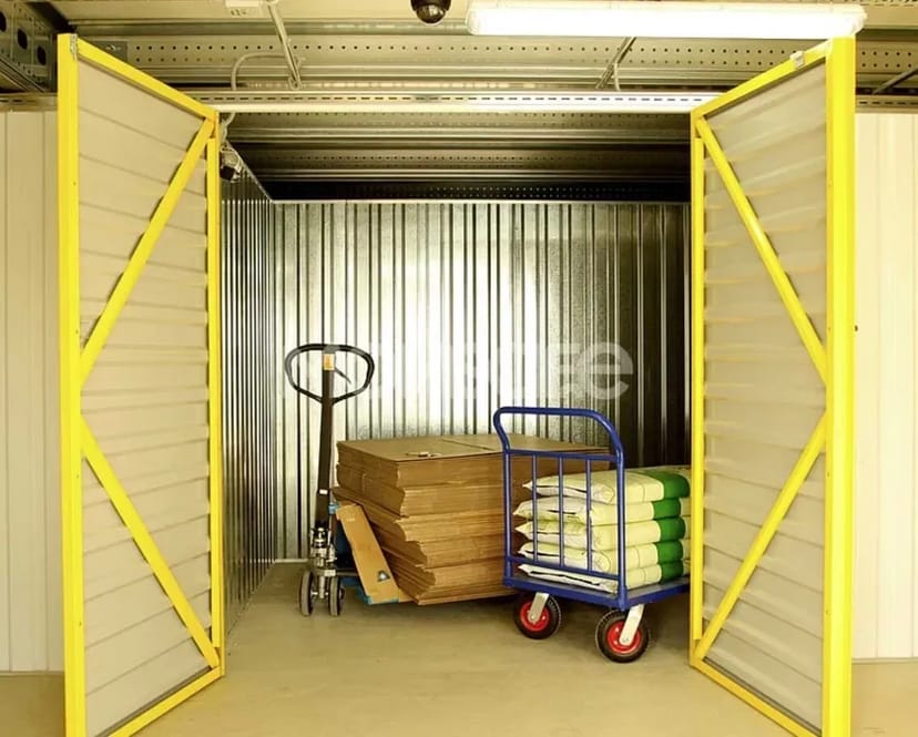 Склад зберігання речей , контейнер комірка