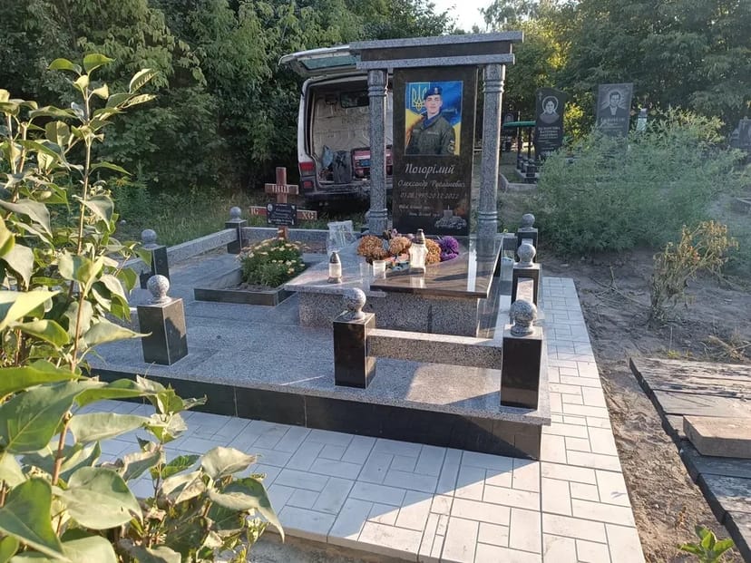 Встановлення пам'ятників, монтаж демонтаж пам'ятник плитка ваза