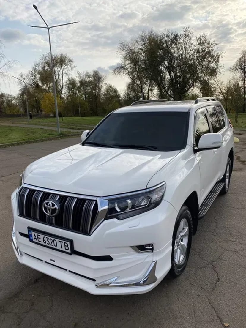 Шикарний автомобіль на ваше весілля, виписку з пологового будинку