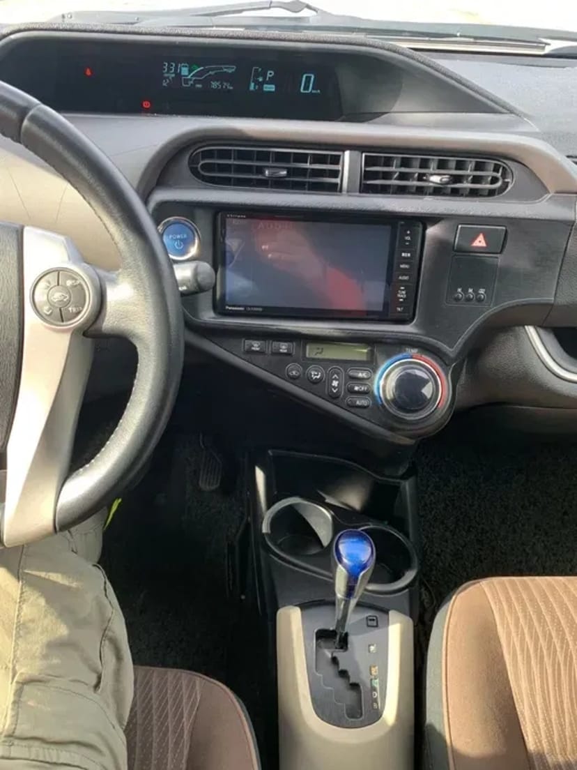 Авто Toyota Prius 2015