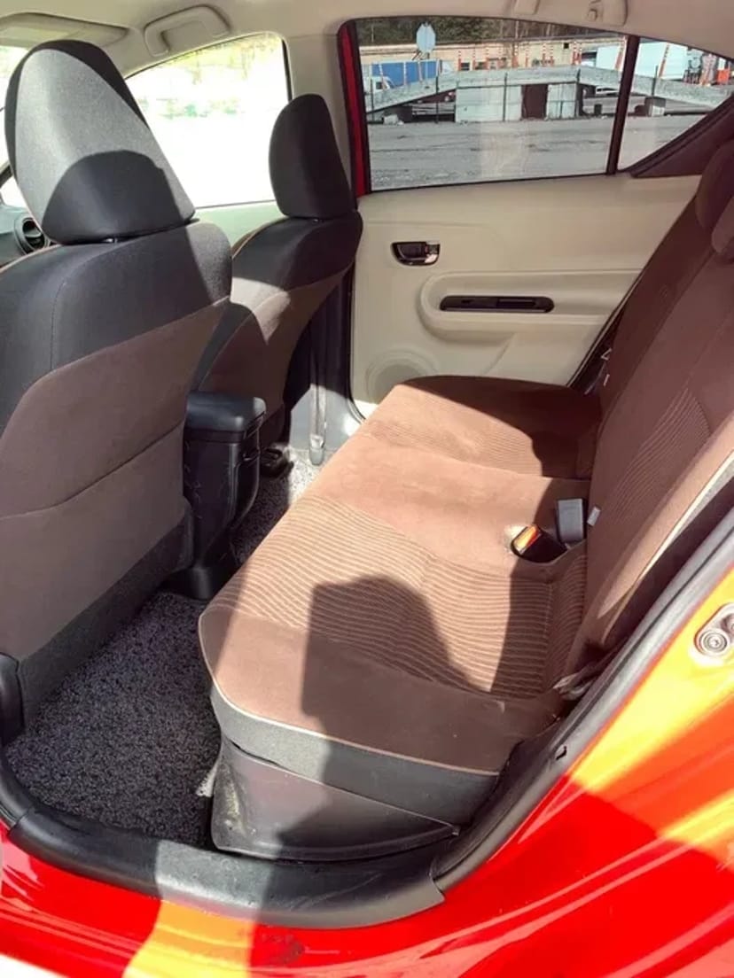 Авто Toyota Prius 2015