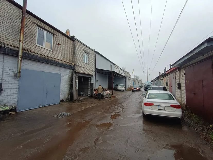 Гараж для великого авто або майстерні