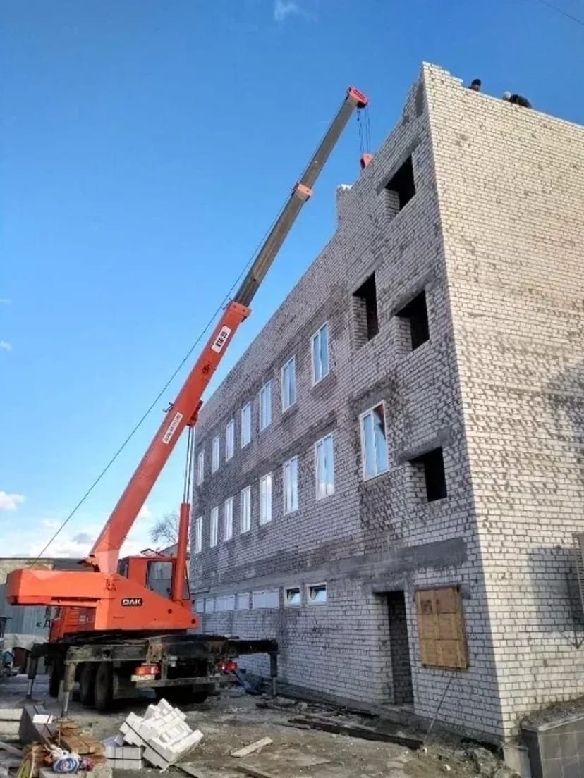 Автокран 25т, 22м. стріла.