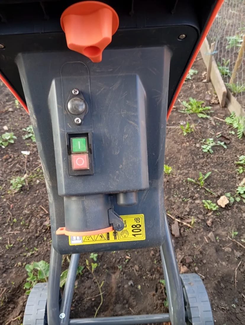 Подрібнювач гілок GTM DS2500/40