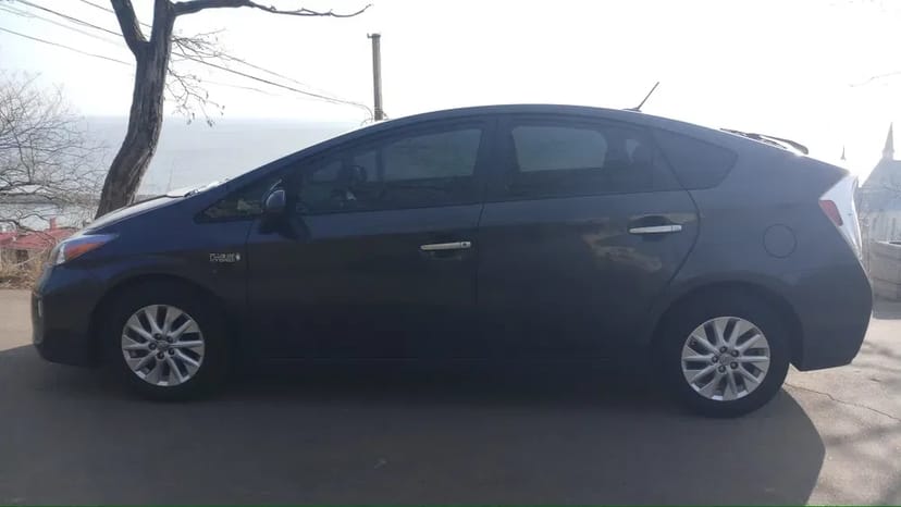 Toyota Prius електро+газ+бензин