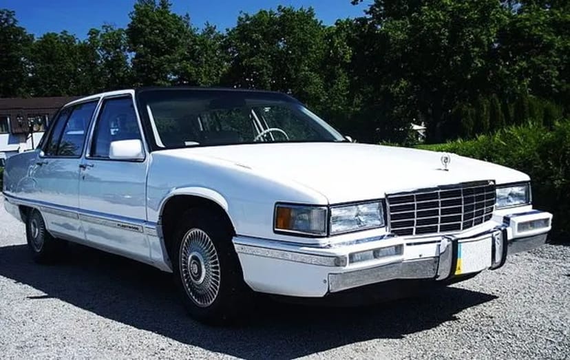 218 Ретро авто для зйомки фотосесії Cadillac Fleetwood білий