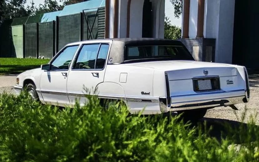 218 Ретро авто для зйомки фотосесії Cadillac Fleetwood білий