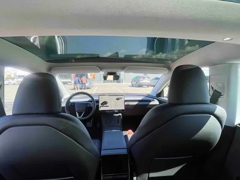 305 Авто на весілля Tesla Model 3 cіра з водієм