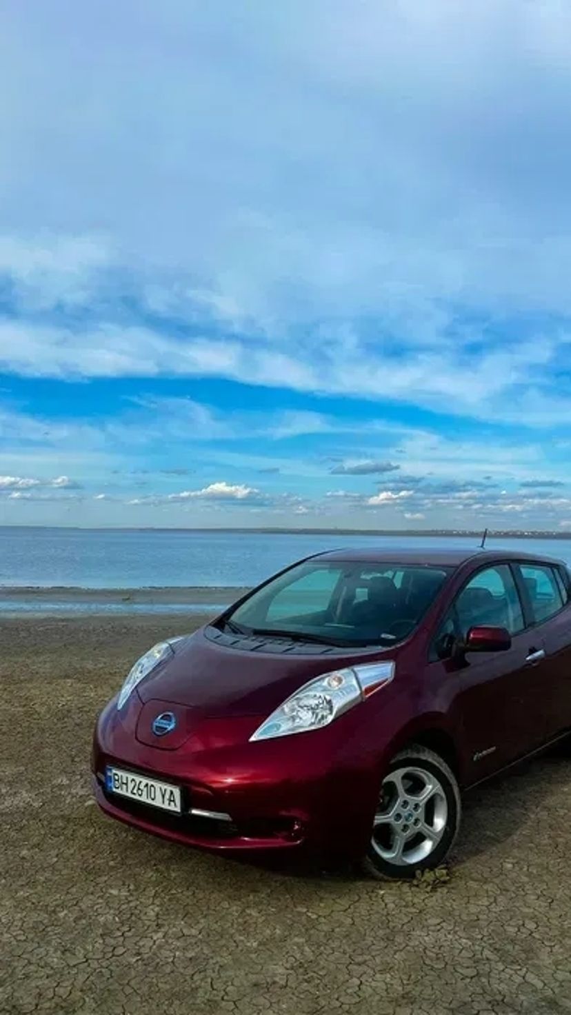Авто Nissan Leaf