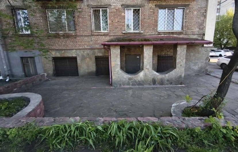  Комерційний  магазин,  приміщення 