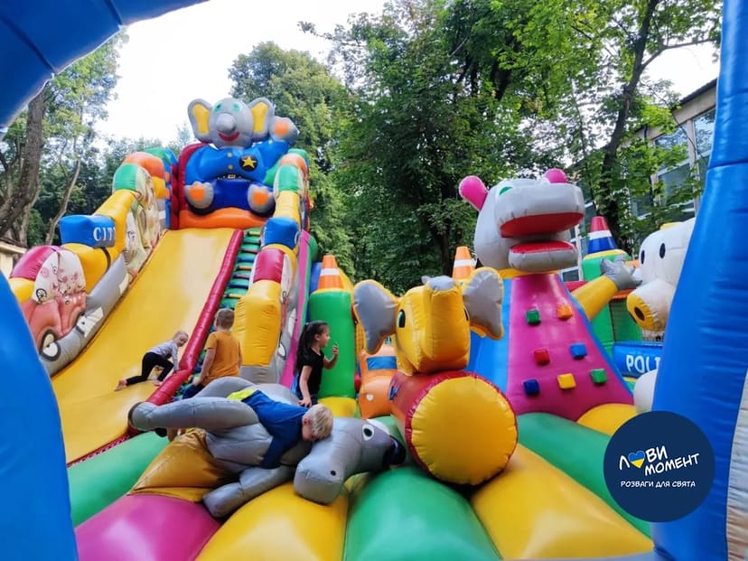 Батутний комплекс "Зоотрополіс"атр