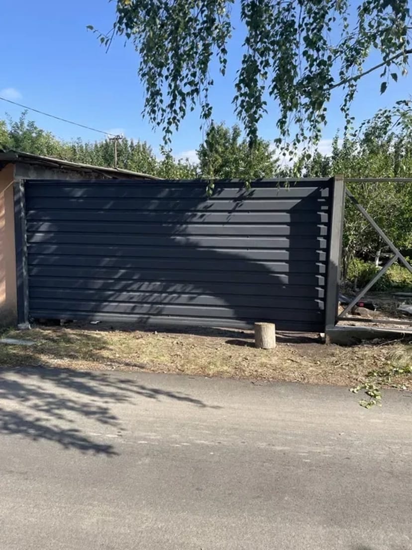 Ворота, хвіртки, двері.