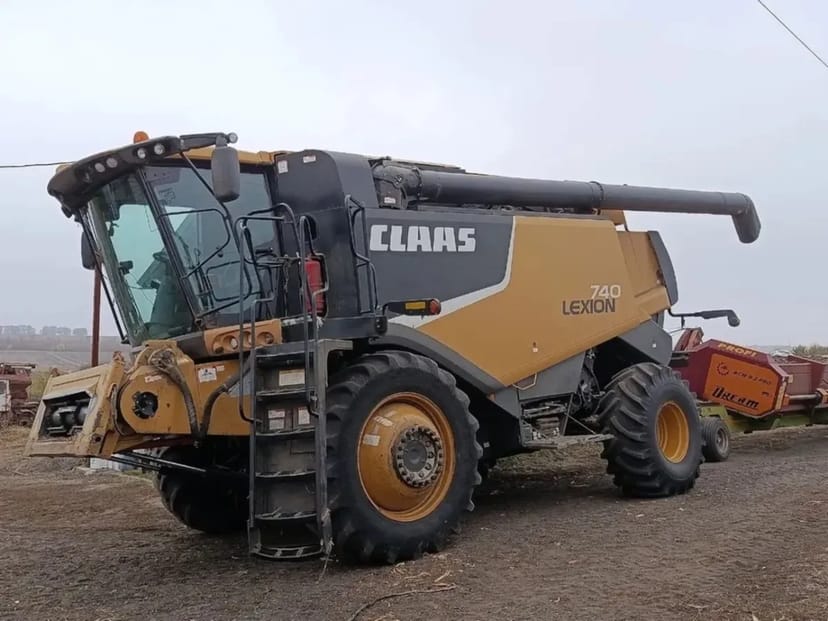 Зернозбиральний комбайн Claas Lexion 740