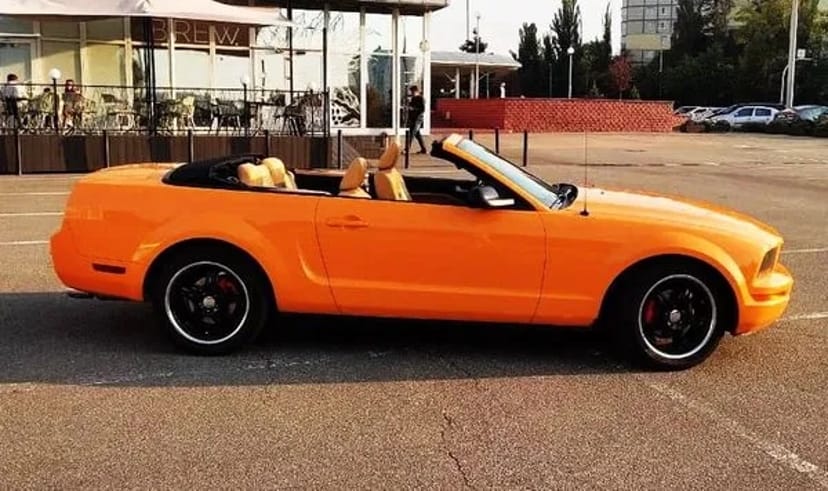 159 Кабріолет на весілля зйомки Ford Mustang GT помаранчовий 