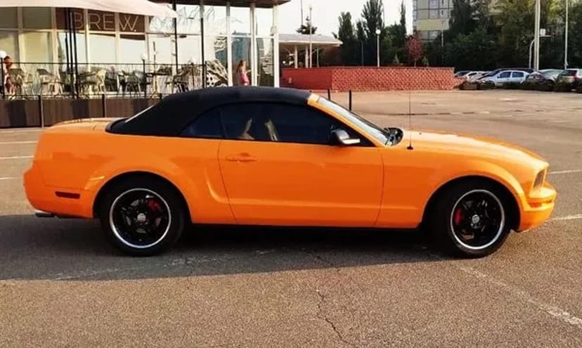 159 Кабріолет на весілля зйомки Ford Mustang GT помаранчовий 