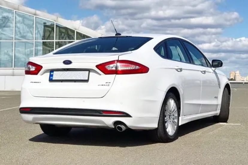 368 Ford Fusion білий авто на весілля замовити в Києві