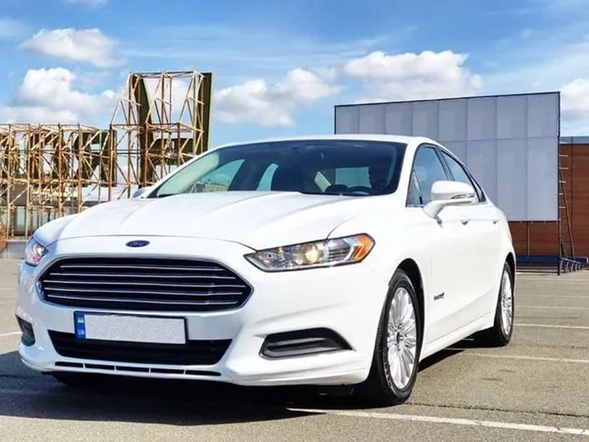 368 Ford Fusion білий авто на весілля замовити в Києві